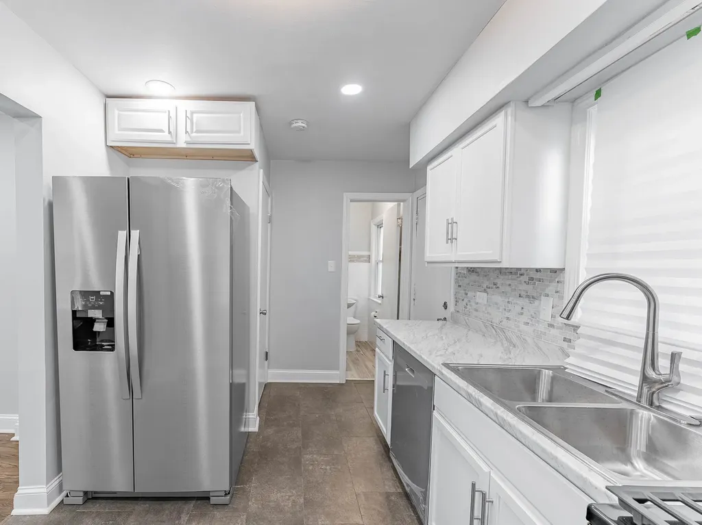 8252 South Calumet Avenue Chicago IL 60619