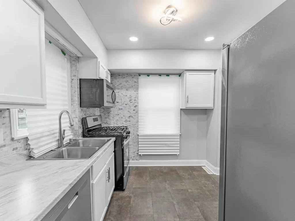 8252 South Calumet Avenue Chicago IL 60619