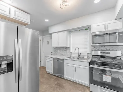 8252 South Calumet Avenue Chicago IL 60619