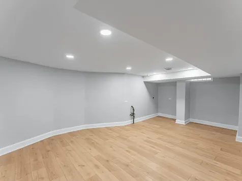 8252 South Calumet Avenue Chicago IL 60619