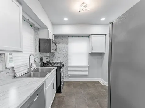 8252 South Calumet Avenue Chicago IL 60619