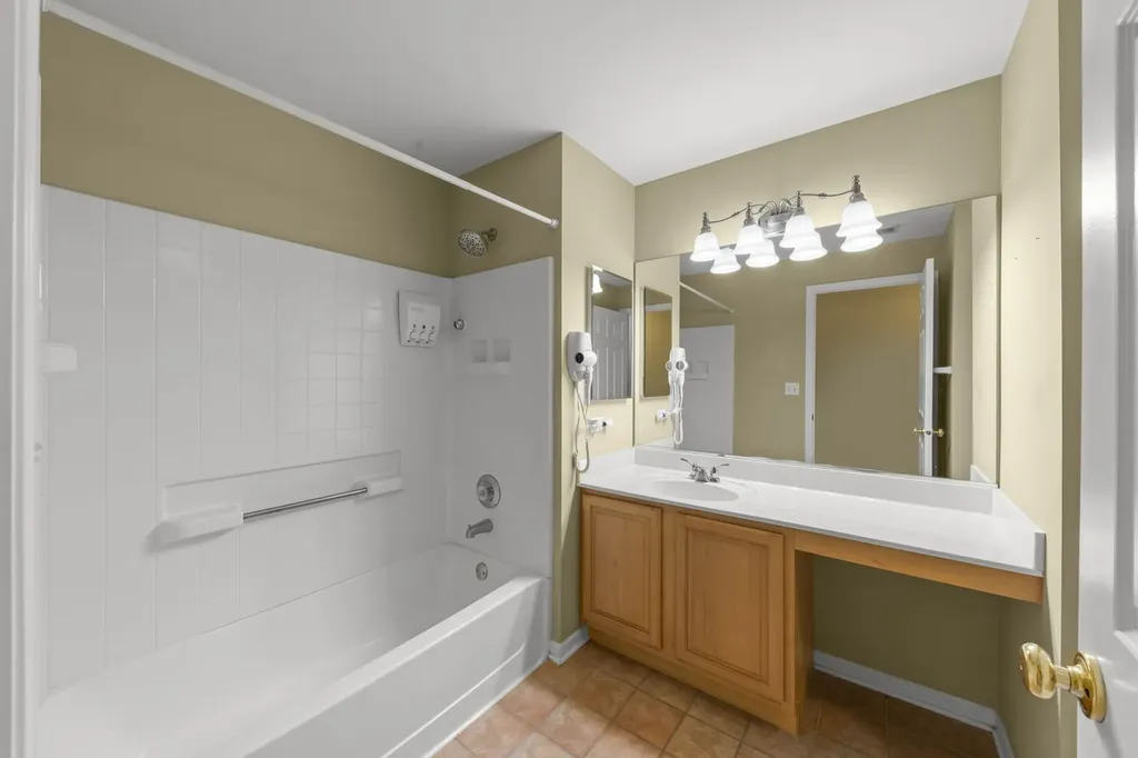 31704 Kline Circle Warrenville IL 60555