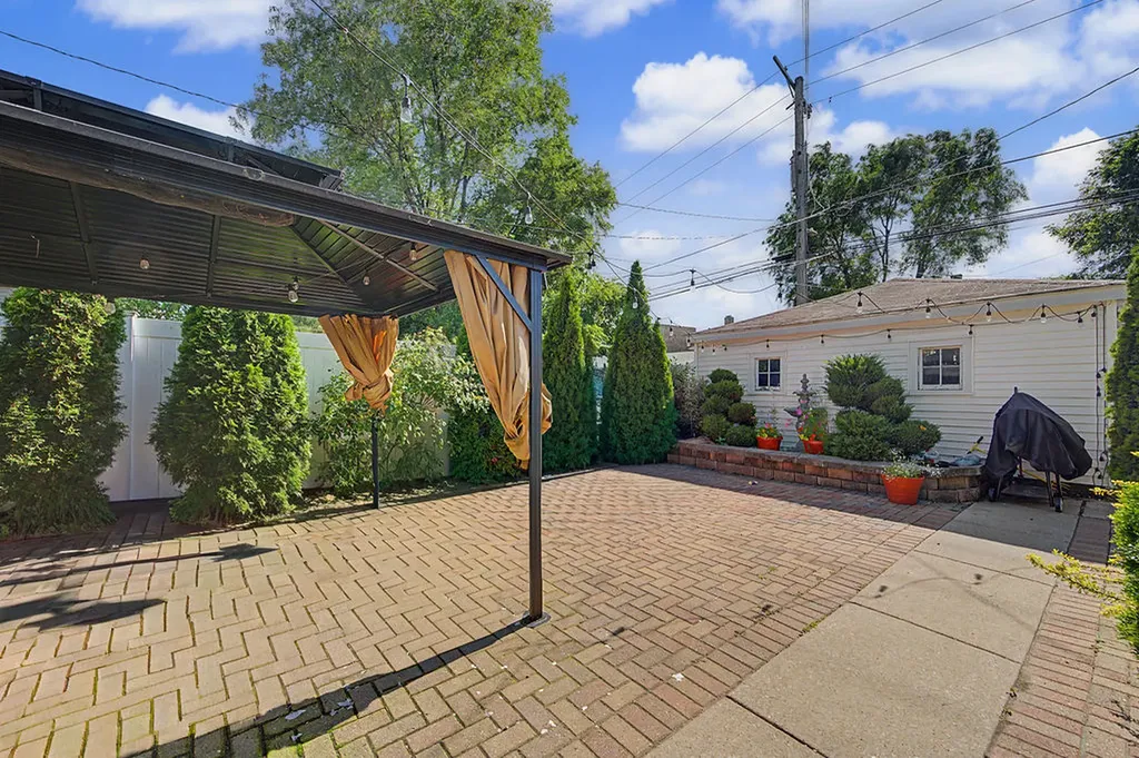 13326 South Burley Avenue Chicago IL 60633