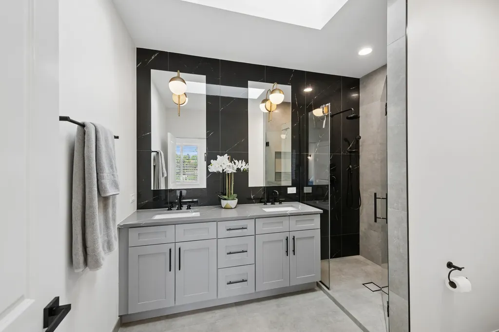 5348 West Argyle Street Chicago IL 60630