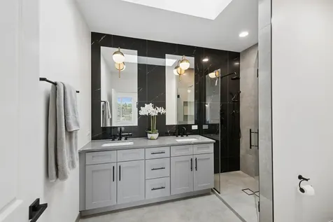 5348 West Argyle Street Chicago IL 60630