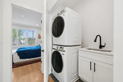 5348 West Argyle Street Chicago IL 60630