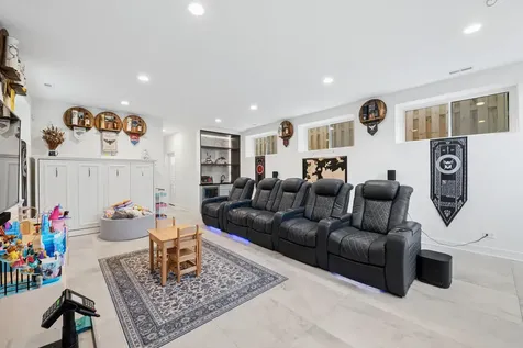 5348 West Argyle Street Chicago IL 60630