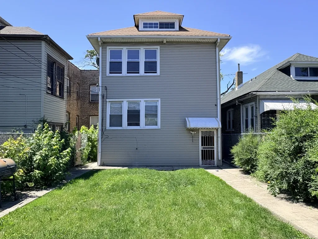 6753 South Artesian Avenue Chicago IL 60629