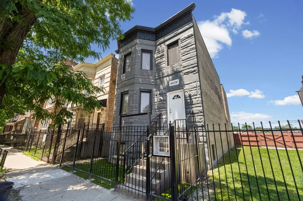 4434 West Monroe Street Chicago IL 60624