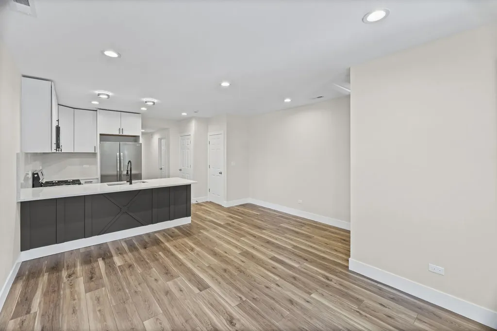 4434 West Monroe Street Chicago IL 60624