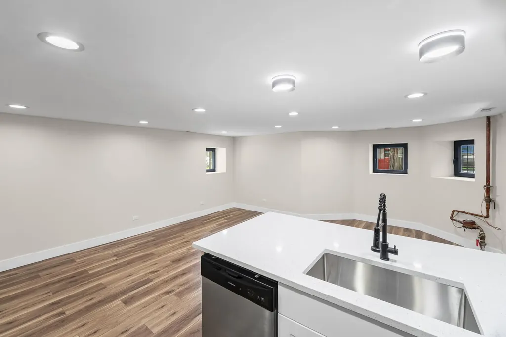 4434 West Monroe Street Chicago IL 60624