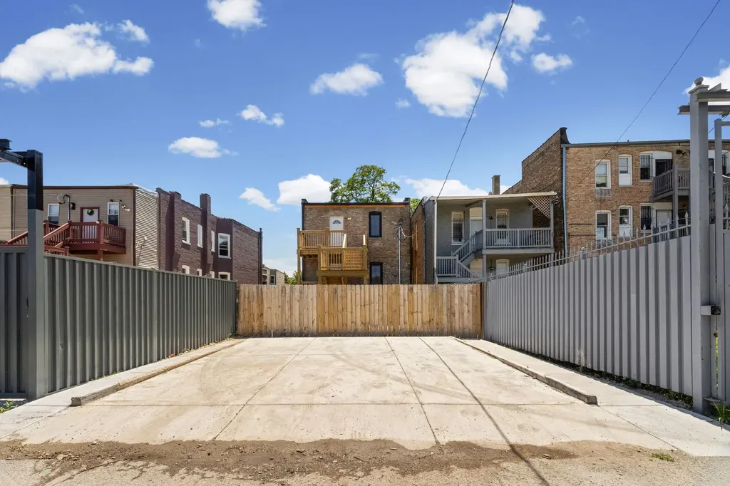 4434 West Monroe Street Chicago IL 60624