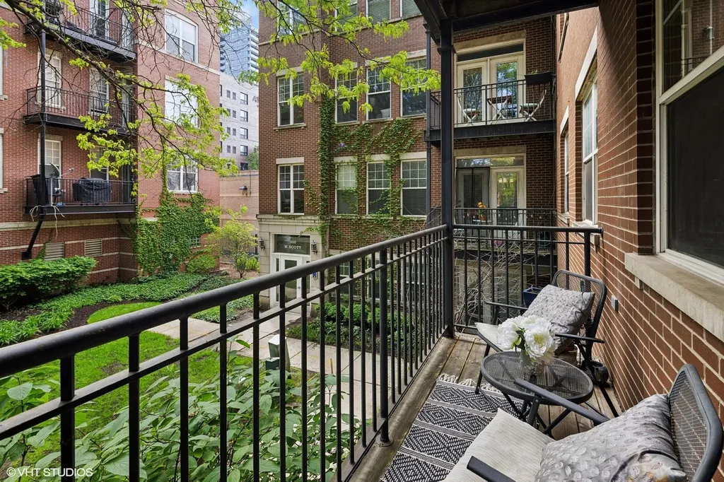 303 West Scott Street Chicago IL 60610