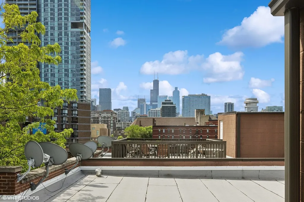 303 West Scott Street Chicago IL 60610