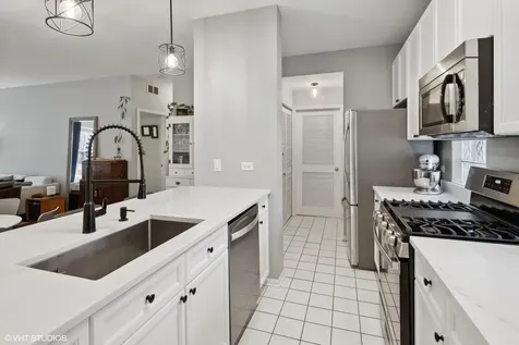 303 West Scott Street Chicago IL 60610