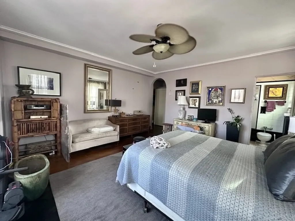 2666 East 73rd Street Chicago IL 60649