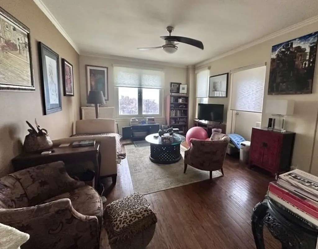 2666 East 73rd Street Chicago IL 60649