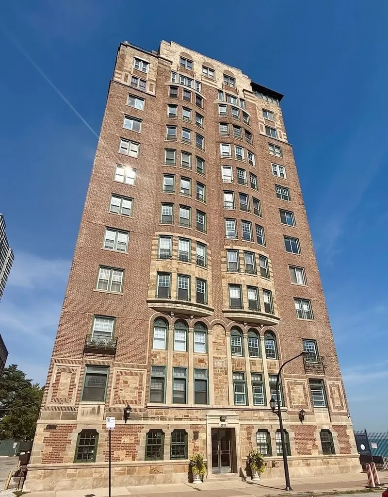 2666 East 73rd Street Chicago IL 60649