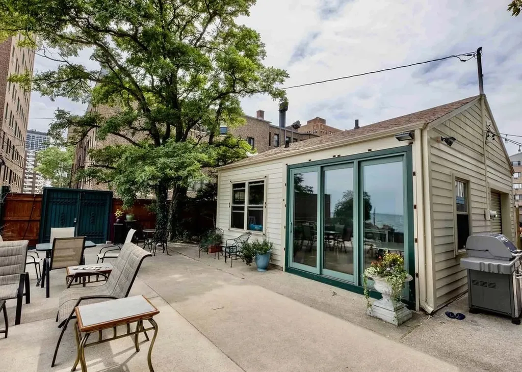 2666 East 73rd Street Chicago IL 60649