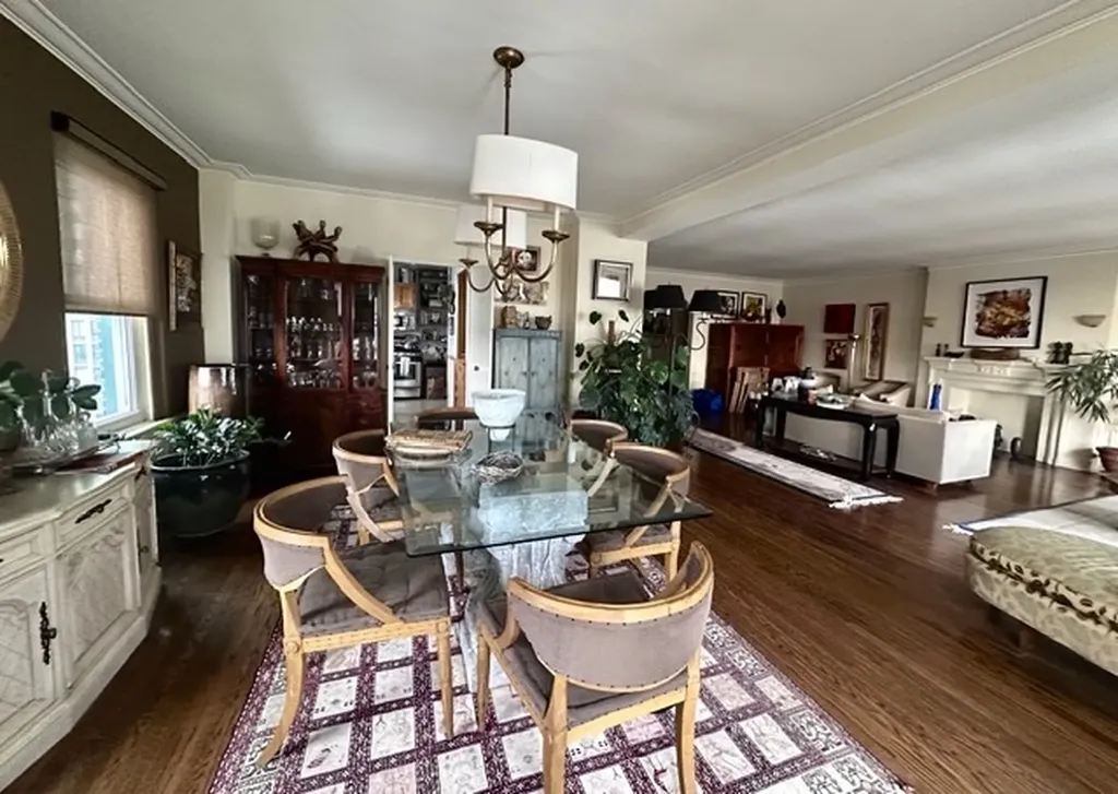 2666 East 73rd Street Chicago IL 60649