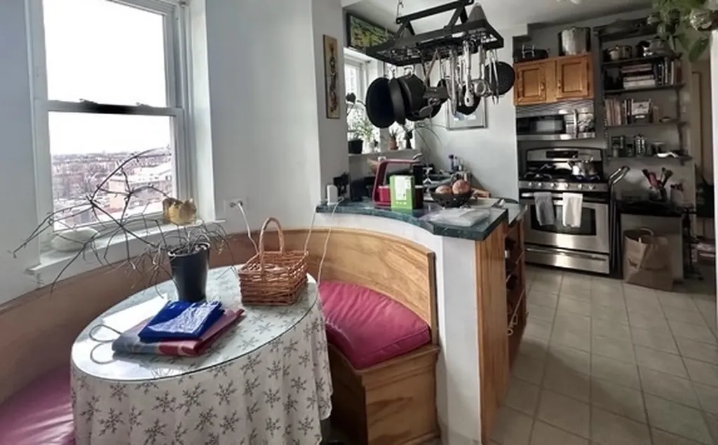 2666 East 73rd Street Chicago IL 60649