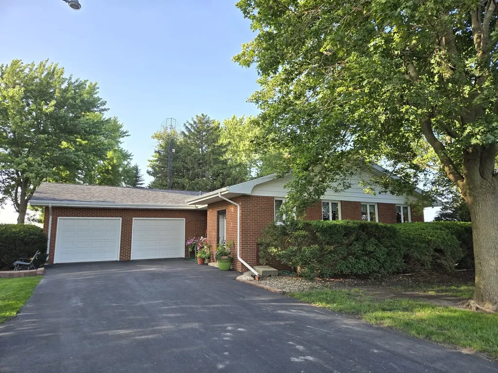 41294 E 100 North Road Bellflower IL 62174