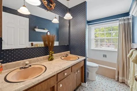 1533 North Belmont Avenue Arlington Heights IL 60004