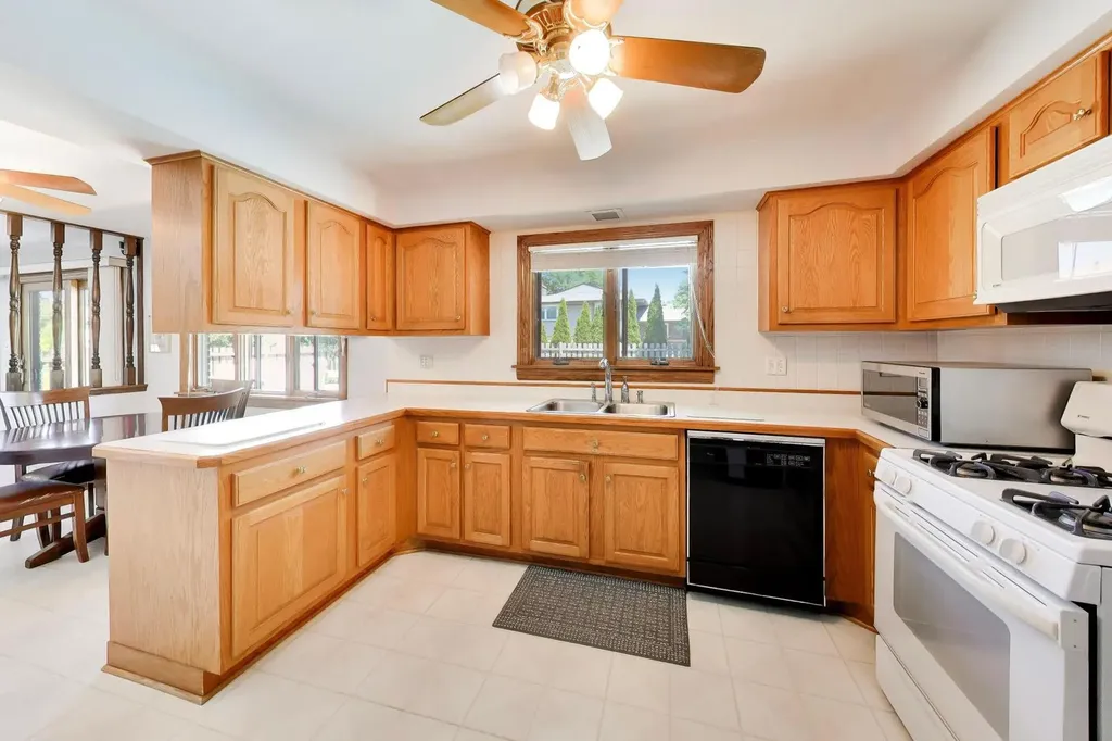 125 Lynnfield Lane Schaumburg IL 60193