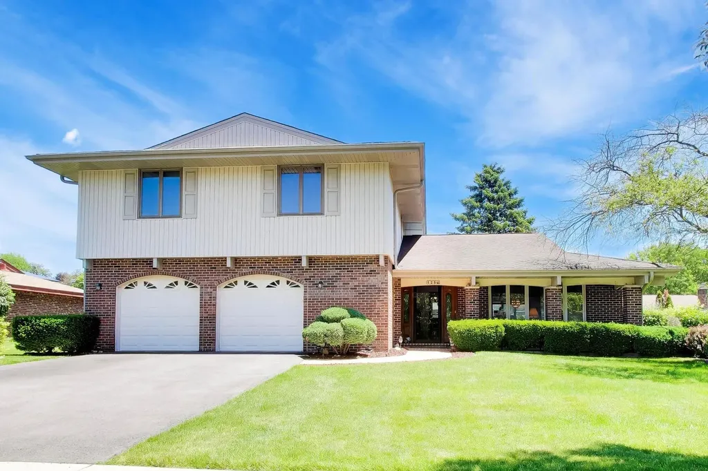 125 Lynnfield Lane Schaumburg IL 60193
