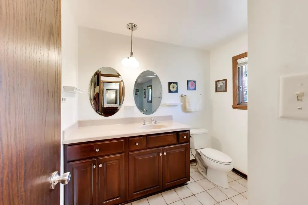 125 Lynnfield Lane Schaumburg IL 60193