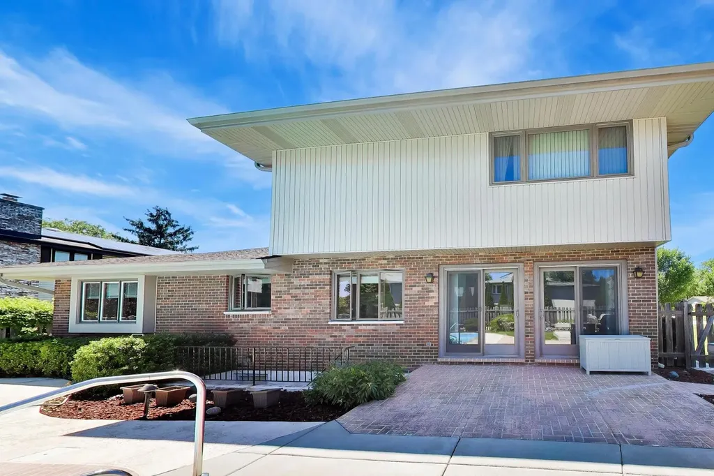 125 Lynnfield Lane Schaumburg IL 60193