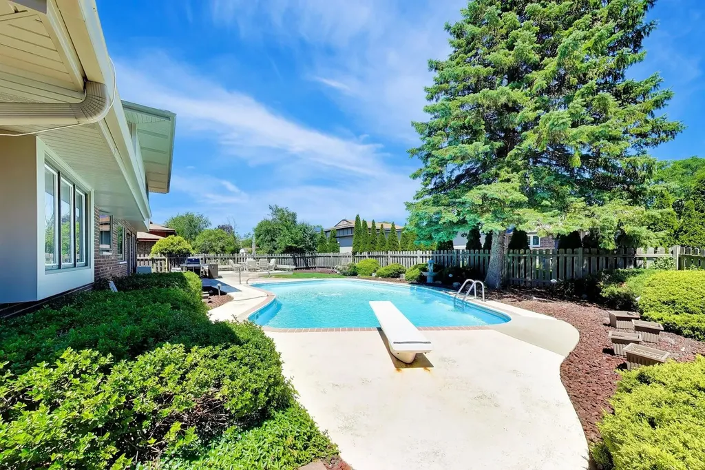 125 Lynnfield Lane Schaumburg IL 60193