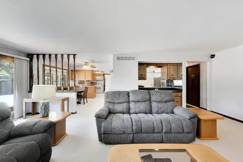 125 Lynnfield Lane Schaumburg IL 60193