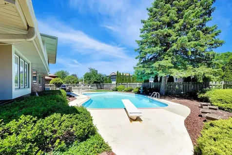 125 Lynnfield Lane Schaumburg IL 60193