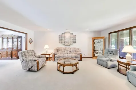 125 Lynnfield Lane Schaumburg IL 60193