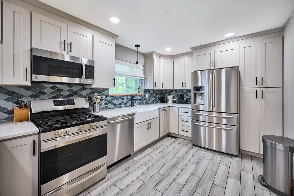 1140 Sandhurst Lane Carol Stream IL 60188
