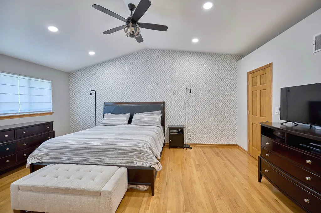 1140 Sandhurst Lane Carol Stream IL 60188