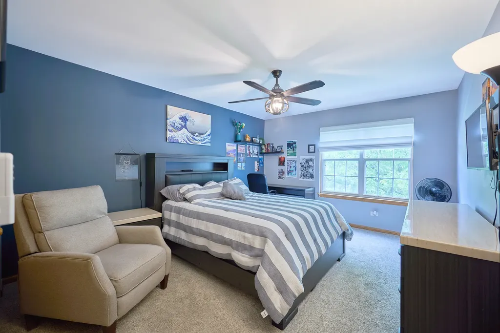 1140 Sandhurst Lane Carol Stream IL 60188