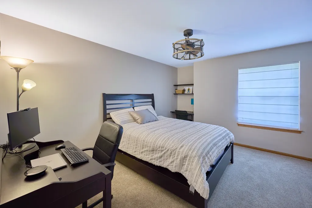 1140 Sandhurst Lane Carol Stream IL 60188