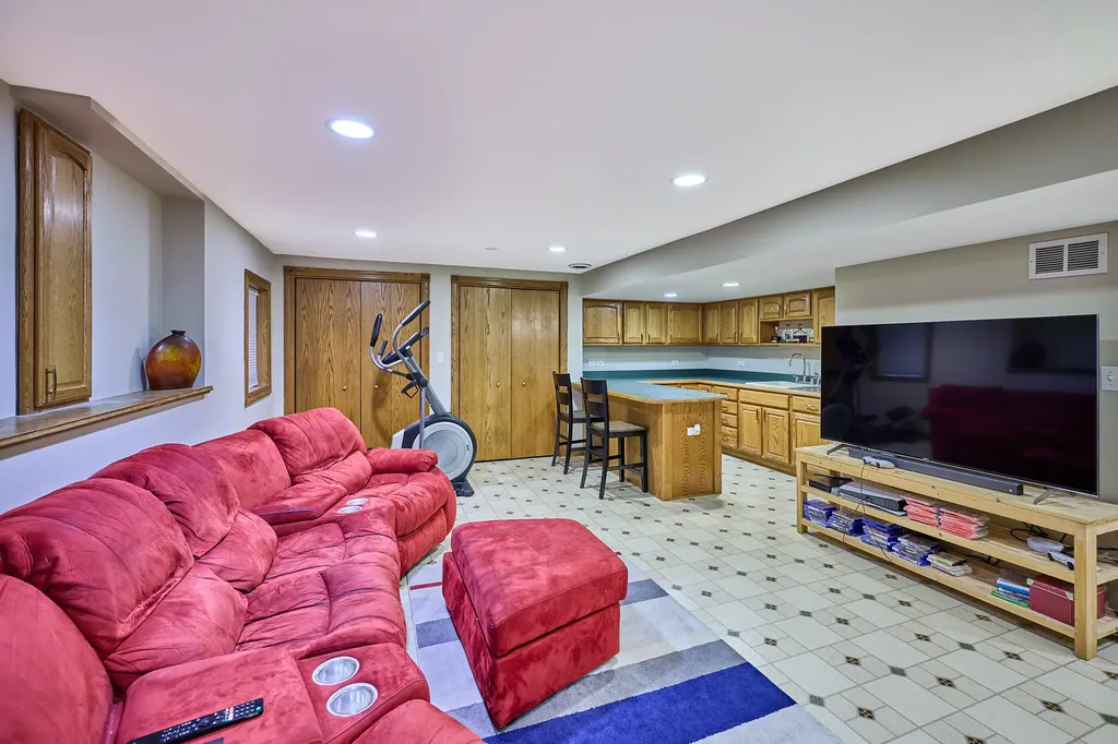 1140 Sandhurst Lane Carol Stream IL 60188