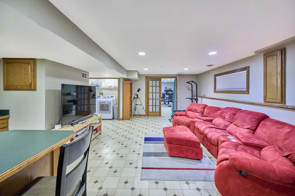1140 Sandhurst Lane Carol Stream IL 60188