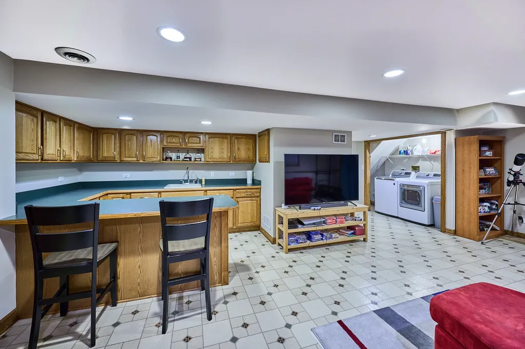 1140 Sandhurst Lane Carol Stream IL 60188