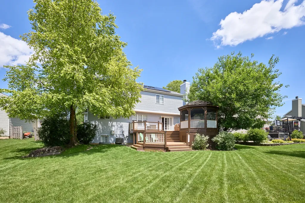 1140 Sandhurst Lane Carol Stream IL 60188