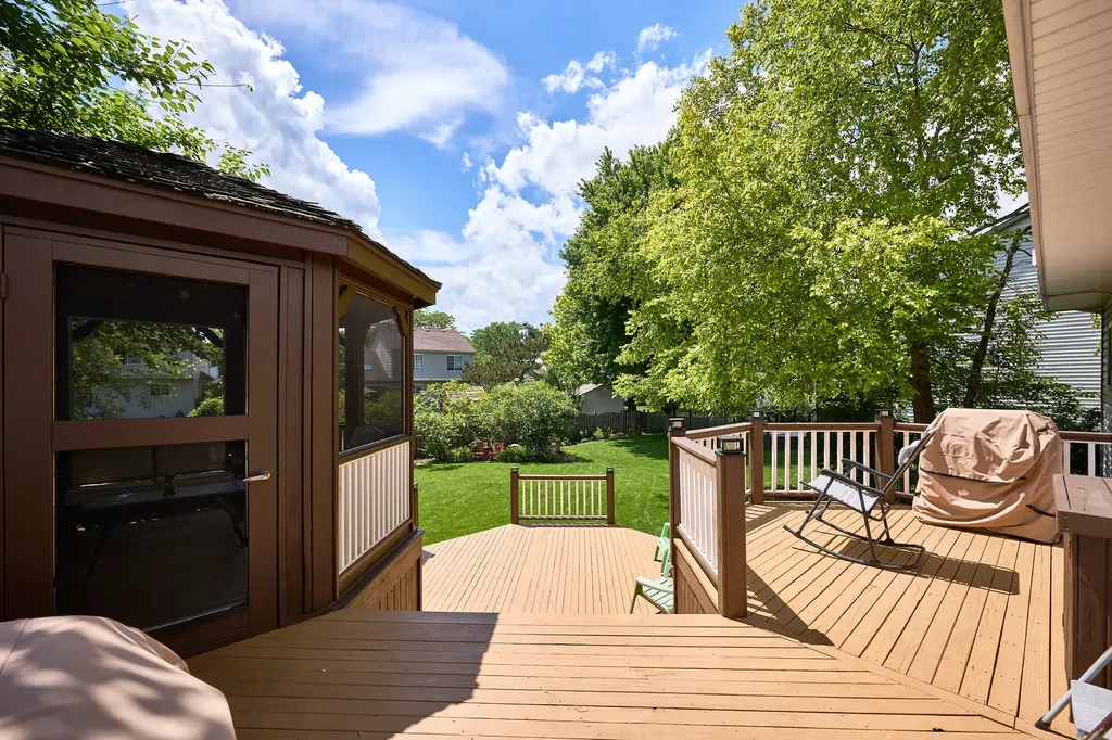 1140 Sandhurst Lane Carol Stream IL 60188