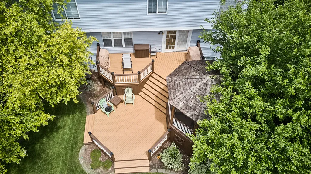 1140 Sandhurst Lane Carol Stream IL 60188