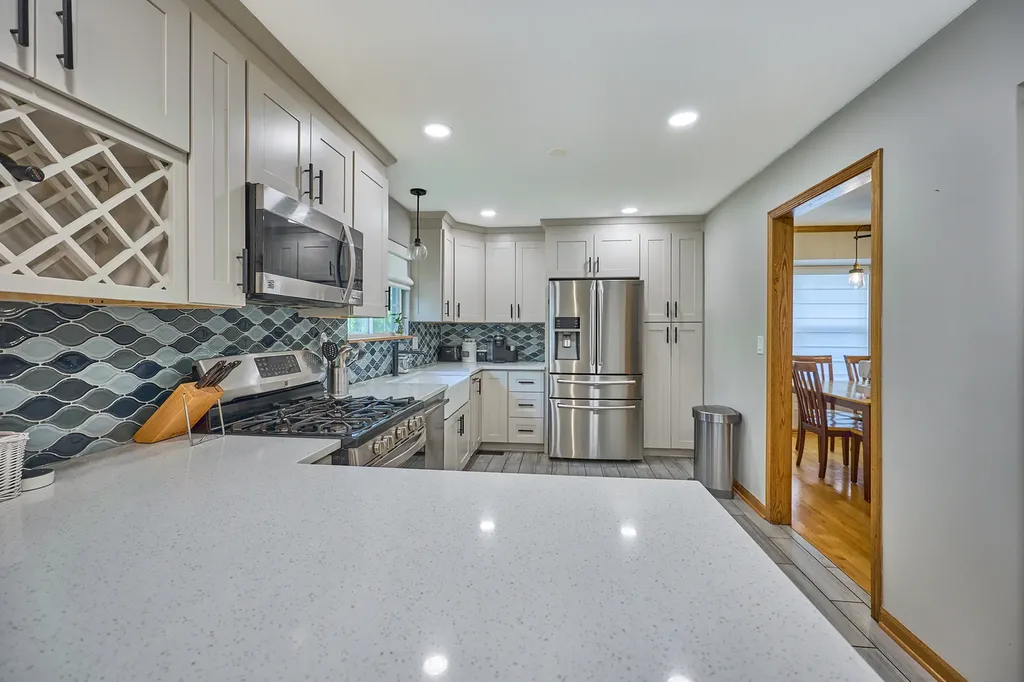 1140 Sandhurst Lane Carol Stream IL 60188