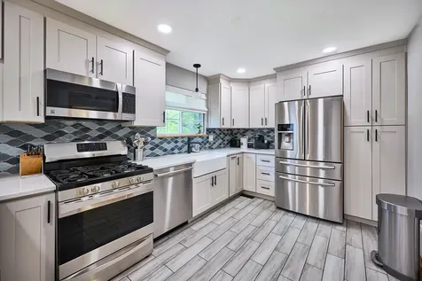 1140 Sandhurst Lane Carol Stream IL 60188