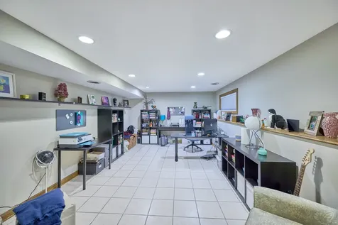 1140 Sandhurst Lane Carol Stream IL 60188