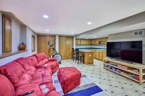 1140 Sandhurst Lane Carol Stream IL 60188