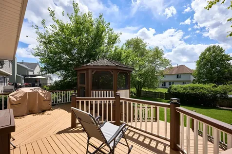 1140 Sandhurst Lane Carol Stream IL 60188